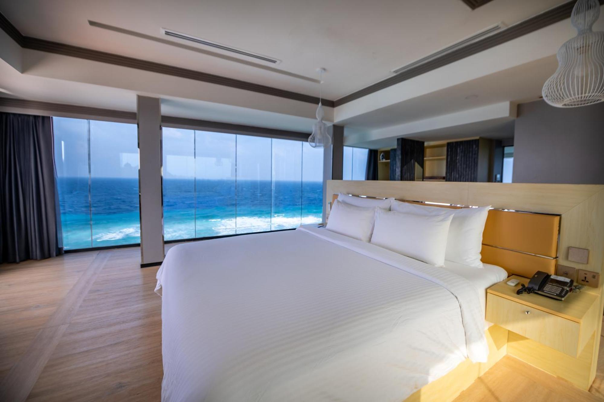 Swarn By Hawks Hotels Kamadhoo Bagian luar foto