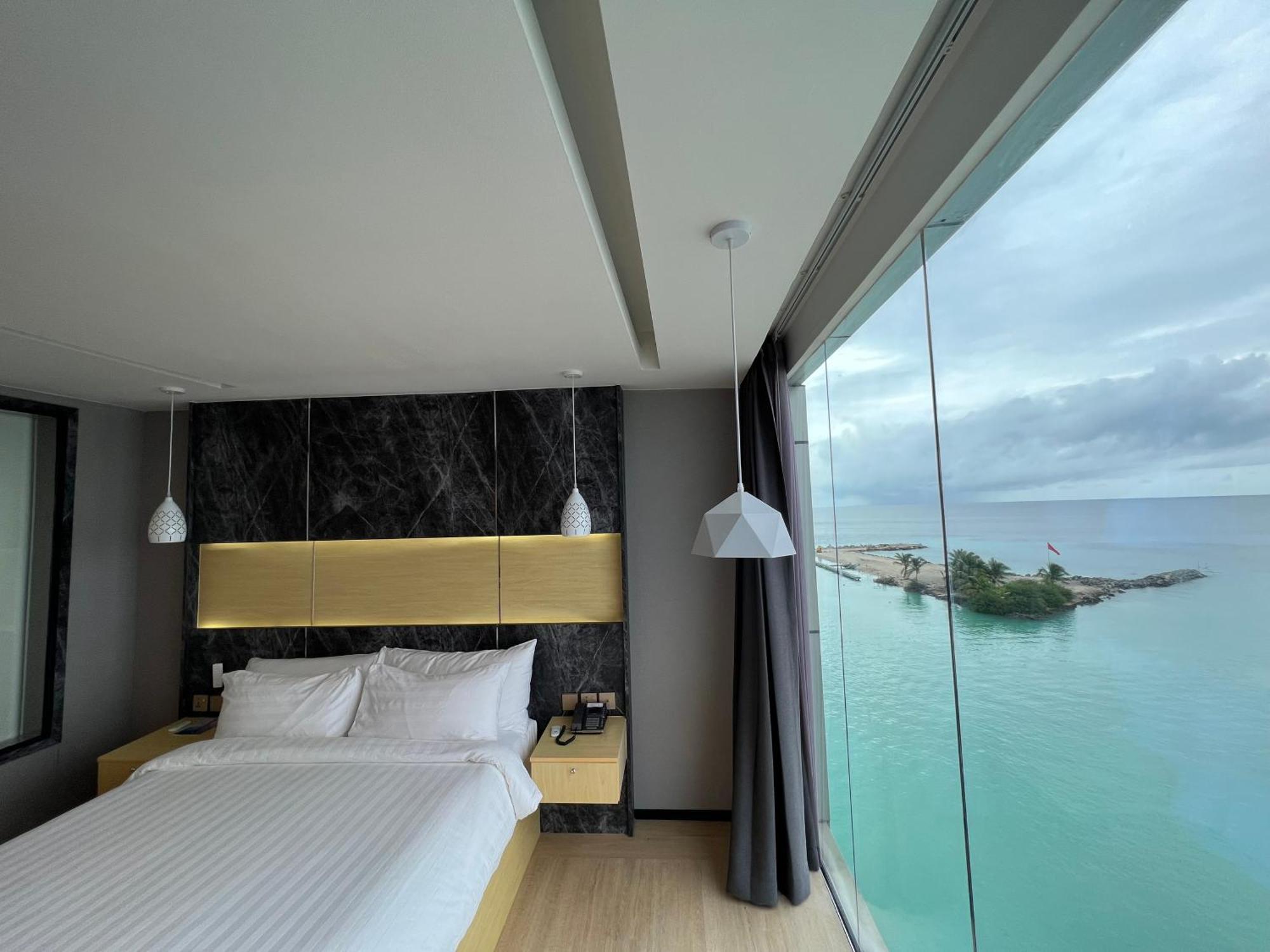 Swarn By Hawks Hotels Baa Atoll Bagian luar foto