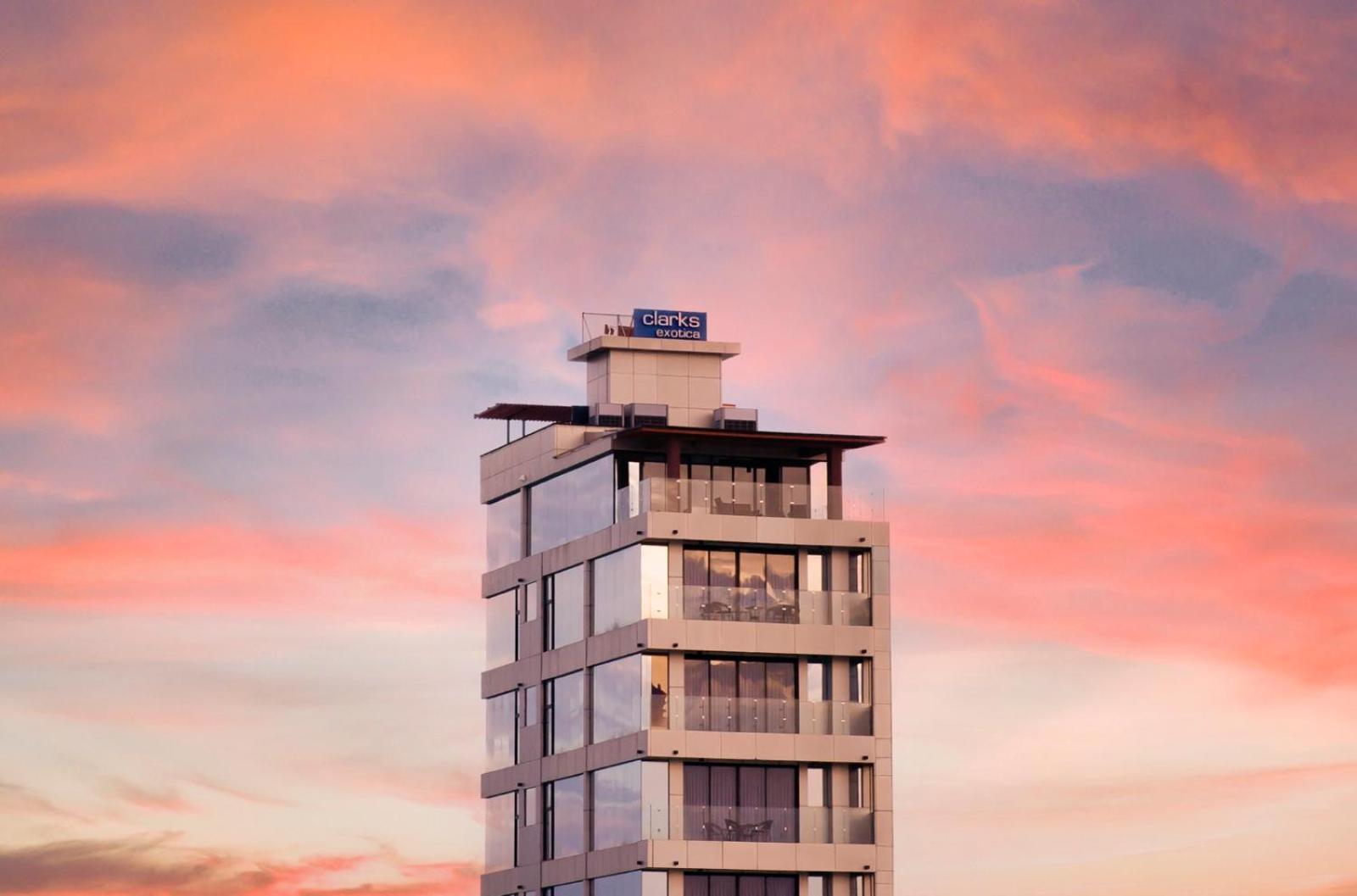 Swarn By Hawks Hotels Kamadhoo Bagian luar foto